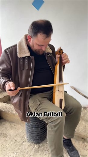 TANER BAYIR | Aslan Bülbül kemençesini konuşturuyor #kemençe #aslanbülbül | Instagram