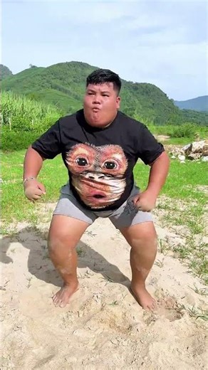 Does he look like king kong?🦍😂