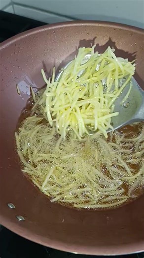 Vamos fazer batata palha??? #batatapalha #batata #food #viral #receitas