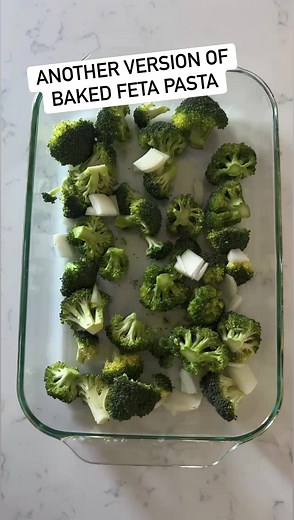 Let’s make a broccoli baked feta pasta. Add some chicken and it’s just like chicken, broccoli and zitis. #easyrecipes #dinnerideas #recipeoftheday #recipeshare #easydinner #easymeals #pastarecipe #pastalover | Weekend Craft