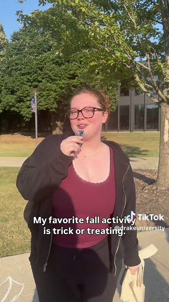 From pumpkin patches to football games, our bulldogs are ready to tackle fall! 🍁🍂 #drakeuniversity #collegestudents #fallsemester #lifeatuniversity #collegeexperience