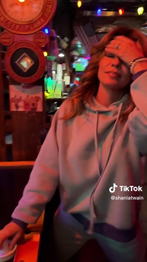 Hilarious Air Hockey Fail by the Queen of Gaming!