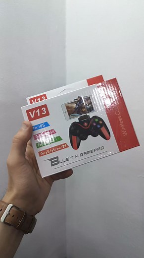 --- 🎮 احصل على تجربة لعب استثنائية مع يد تحكم الألعاب V13! 🌟 استمتع باللعب بأقصى درجات الراحة والأداء مع يد تحكم الألعاب V13 التي تدعم مجموعة واسعة من الأجهزة والمنصات. ✨ المميزات: - توافق واسع: تدعم iOS، Android، Nintendo Switch، PS3، PS4، PC، وأجهزة التلفاز. - تصميم مريح: قبضة مريحة وأزرار سهلة الوصول لساعات طويلة من اللعب. - دقة عالية: أزرار حساسة ودقيقة لتجربة لعب دقيقة وممتعة. - اتصال لاسلكي: تقنية Bluetooth توفر اتصالًا سريعًا وموثوقًا دون أسلاك. - بطارية قوية: تدوم طويلاً لساعات من اللع