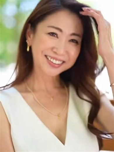 52歳奥様 #アラフォー #40代 #アラフィフ #50代 #JapaneseWoman #JapaneseBeauty 40代・50代の日本女性の美しさ アラフォー、アラフィフの日本女性の魅力や美容法について探ります。美しさを保つためのヒントを知りたい方必見です！ Keywords: 40代 日本女性 美容法, 50代 日本女性 セルフケア, アラフォーの美しさ, アラフィフ 日本 美容, 日本女性 健康的なライフスタイル, 日本美の秘訣, 中高年女性の美容, 40代の魅力, 美しさを保つ方法, 日本女性 ライフスタイル