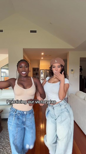 📸Bianca Alexandra (@itaintbee)’s video of sunday and notej