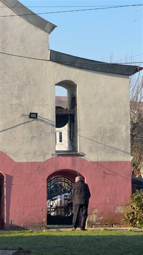 Хто далеко від дому — почуйте дзвін рідної церковці 🙏🔔