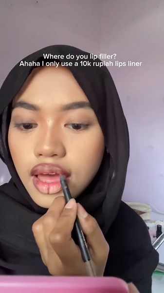 Lip Liner Tutorial for Latina Makeup