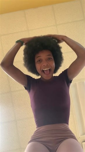 I can’t wait to get back to being a gym girly loving on her fro again!🥺🥹🤸‍♀️🙆🏾‍♀️💜🙏🏾 Not me this morning reminiscing and missing the gym at 2am!😭😭😭 I need my stress reliever back!! Any workout tips for the girls who deal with ulcers and bloods clots on their lower extremities? God put me through storms that you can’t match and vice versa! Stay in your lane fight your battles and be there for the ones you love!🤎#healingjourney #gym #gymmotivation #healthy #4chair