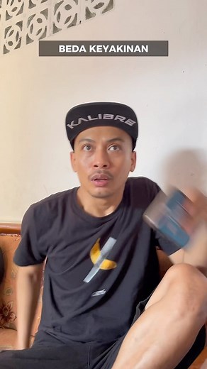 Daenk Rukka on Instagram: "Mungkin semutnya juga ndak puasa @ijul.daenk #lucu #kocak #reels #reelsintagram"