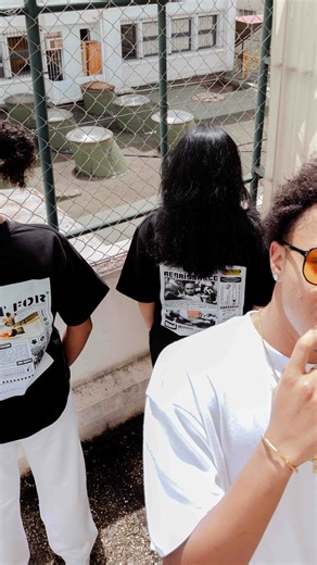 SYKI on Instagram: "Une vague d’éveil a traversé Madagascar.🇲🇬 Chaque mot, chaque acte, chaque silence est devenu un message.✉️ Dans ce chaos, des communautés sont nées. Parce que « L’Homme est un animal sociable »🧑‍🧑‍🧒‍🧒 Alors pourquoi pas nous ?🫵 SYKI, c’est une vision simple : chacun son message, ensemble on le porte.🤝 Une communauté qui porte ses convictions à même la peau. Qui ne se cache pas.🥷 Qui se reconnaît en un regard.👀 Engagée. Fière. Responsable. Et toujours avec du style✨