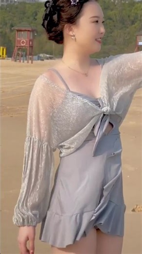 Stunning beach look in a blue swimsuit! 💙