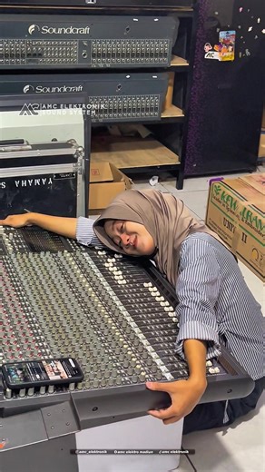 Mackie SR 24.8: Cek Sound System Audio Terbaik