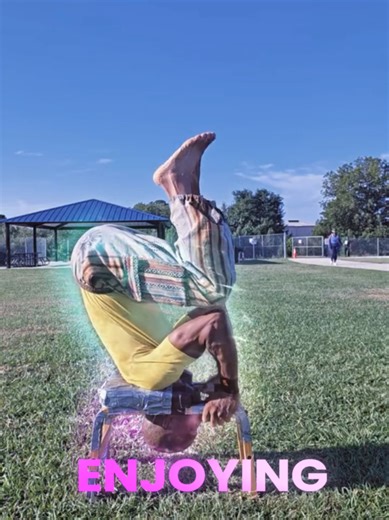 Headstand bench practice for circulation, spinal decompression, and nervous system balance. Going LIVE at 7 AM for the Headstand Stretch Clinic. #headstandbench #inversionpractice #yogatea