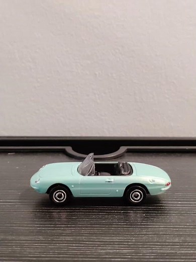 Unboxing Matchbox: 1967 Alfa Romeo Duetto