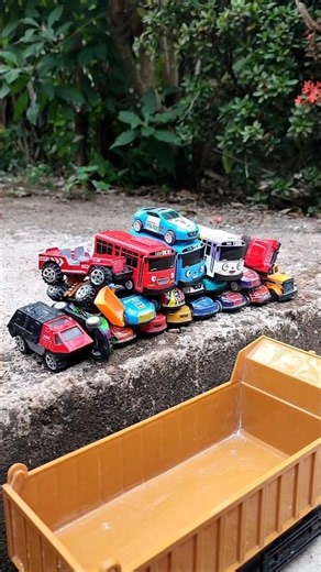 mengangkut mobilan kecil dan bus Tayo kecil😊