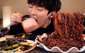 【SIO ASMR】自制炸酱面+午餐肉+泡菜吃播/咀嚼音