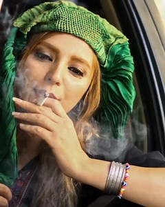 43K views · 1.2K reactions |  "Die Burka ist nicht unsere Kleidung. Das sind wir nicht." sagt die afghanische Fotografin Fatimah Hossaini und zeigt in ihren Arbeiten die Selbstbestimmtheit, Weltoffenheit und den Mut von Afghaninnen. Doch seit der Machtübernahme durch die Taliban ist am Hindukusch kein Platz mehr für Kunst, Musik und Frauenrechte. In unserer aktuellen Folge von TWIST trifft Bianca Hauda Kreative aus Afghanistan ⏩ arte.tv/twist | Arte | Facebook