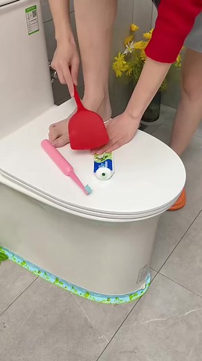 9.9K views · 48 reactions | The rest of the toothpaste can be squeezed out by gently rotating It’s really convenient and easy to use #toothpastesqueezer #goodthing #foryou #fyp | Bad Handmade Shorts | Facebook