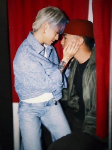 “If love is city lights, baby you're my neon sign.” “Dusk Till Dawn” tomorrow! •2024.01.12 0AM EST• 🎧 pre-save 【LINK IN BIO】