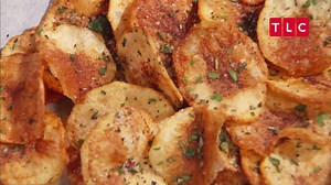 Forget buying chips from the store on #NationalPotatoChipDay! Make your own Italian-style potato chips with this recipe from Buddy Valastro! #CakeBoss | Cake Boss