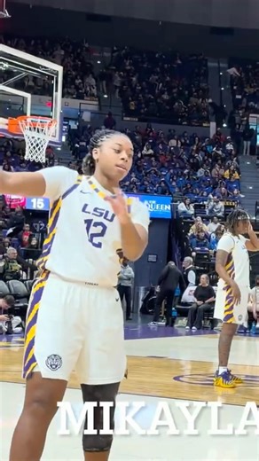 This Is What Courtside REALLY Feels Like 👀 LSU. Mikaylah Williams Pumps Up Tiger Fans