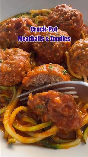 Crockpot Meatballs & Zoodles #slowcooker #crockpot