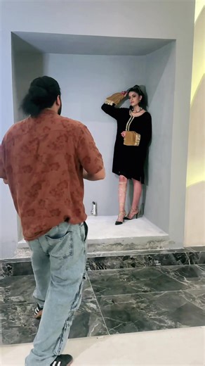 Modeling Tips: Perfect Poses and Eye Contacts