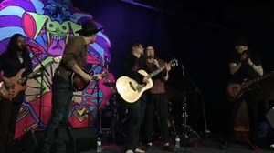 Surprise appearance by Shannon's daughter, Nico...singing her father's song "Change". Chicago 05.08.2018 - Video by Tara Mills | Blind Melon