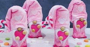 How To Make No-Sew Valentine Gnomes, So Adorable!