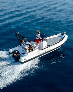 Feel the thrill, embrace the sunshine, and create memories that last a lifetime. Power up your perfect day on the water with our 40hp outboard engine and Cantieri Capelli Ribs Tempest 600 Supreme. 🚤☀️ #YamahaOntheWater #RevsYourHeart #CapelliTempest600Supreme | Yamaha Marine