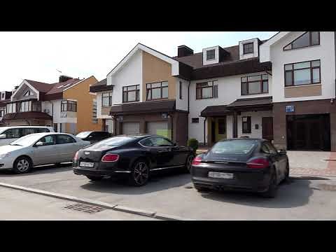Russian Suburbs | upper middle class