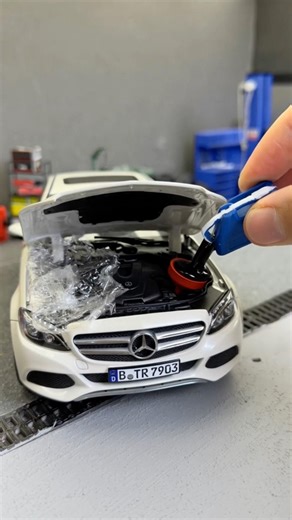 Mercedes-Benz C-Class Diecast Model Car Oil Change #car #diecastcars #mercedes
