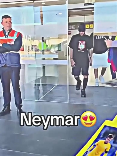 Ronaldo: The star who always shows humility and warmth to fans #ronaldo #fans #respect #soccer #footballtiktok #fyp