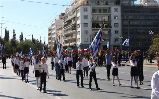 28η Οκτωβρίου 2025: Υπό τους ήχους της Φιλαρμονικής η παρέλαση στο Σύνταγμα – Κέρδισαν τις εντυπώσεις οι έφιπποι στην Κάρυστο - LamiaNow