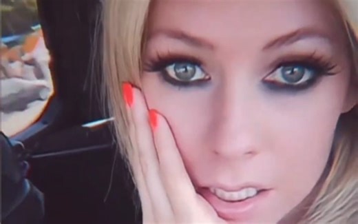 hey I'm Avril Lavigne