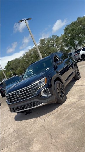 Triple black look on the 2026 Volkswagen Atlas SE‼️ #volkswagen #atlas #vw #suv #blackcar #blackout