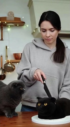 She Cut a Cake That Looks Like Him… and Boobon PANICKED 😂🍰