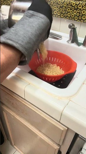 The colander technique every home cook needs #cooking #pasta #tutorial
