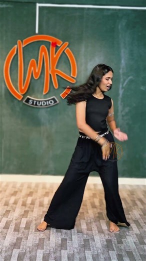 Raat Ka Nasha Abhi Dance Cover | Romantic Bollywood Dance | Graceful Performance #shorts #dance