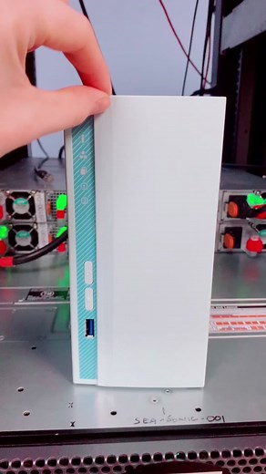 #Qnap teaser 🤩 Full #techreview on our site! #tech #techtok #videoeditor #plasticpeel #nas #data #snowday #datacenter #joblife #homeoffice #wfh