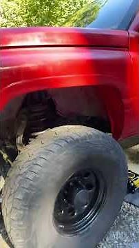 How to jack up a lifted truck #ram #chevytrucks #fordtrucks #cummins #jack #jackpoints #diy
