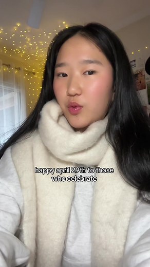 Perfect Right Nails vs. Missing Left Nails | Are You Right-Handed?