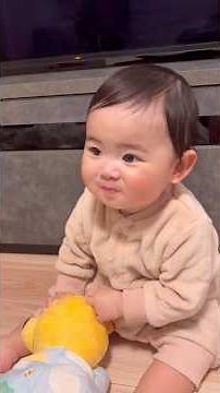 おいでおいでって手をふりふり👋プーさんといっしょにゆらゆらごきげん🐻 #赤ちゃん #baby #ぴのちゃん #育児記録 #生後10ヶ月