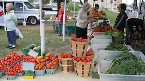 How to shop at a farmers market