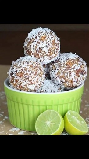 🍋 Craving a zesty treat? These Key Lime Pie Energy Bites are the perfect pick-me-up for your day! Bursting with flavor, they're a healthy indulgence you won't be able to resist. 😋 Ingredients: • 1 cup pitted dates • 1/2 cup raw cashews • 1/2 cup shredded coconut • Zest and juice of 2 key limes • 1/2 tsp vanilla extract • A pinch of sea salt • 2 tbsp honey or maple syrup (for sweetening) • Additional shredded coconut for rolling Directions: . Place the dates, cashews, shredded coconut, key lime