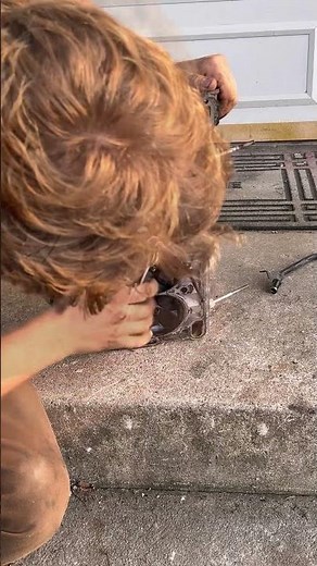 $58 Harbor Freight Maddox Large Valve Spring Compressor Removing burnt exhaust valve for replacement