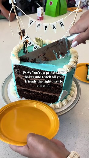 How to Cut a Cake Like a Pro: Best Method for Parties