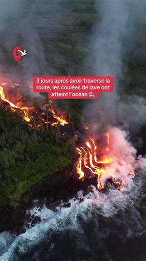 La lave du Piton de la Fournaise se réveille ce matin dans l’océan 🌊 #volcan #lave #pitondelafournaise #volcano #lareunion974🇷🇪