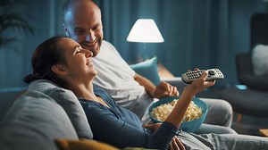 Dobry film na wieczór z żoną - 5 topowych tytułów, które każdy zakochany musi zobaczyć
