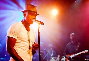 Ne-Yo On AOL Sessions (Interview & Performance)